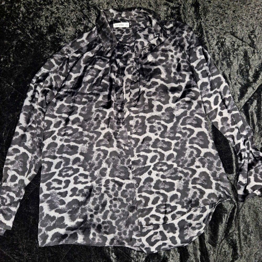 Gallery leopard silk satin like material blouse - size UK 12